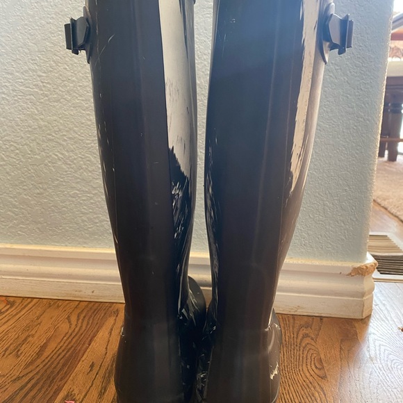 Hunter special edition tall boots. Size 7. Like new condition. - Picture 2 of 5